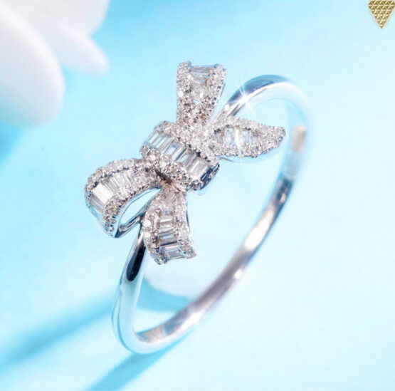 18k White Gold Elegant Feminine Diamond Bow Knot Ring